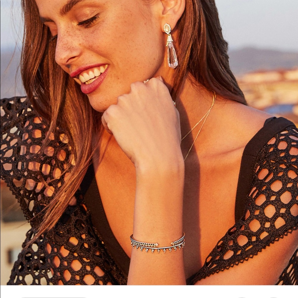 Faye drop earrings